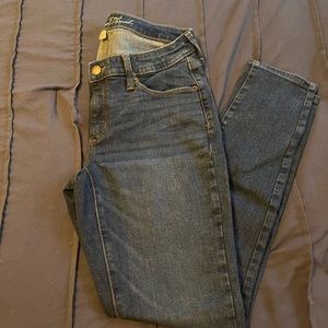 Universal Threads mid rise skinny jeans size 6